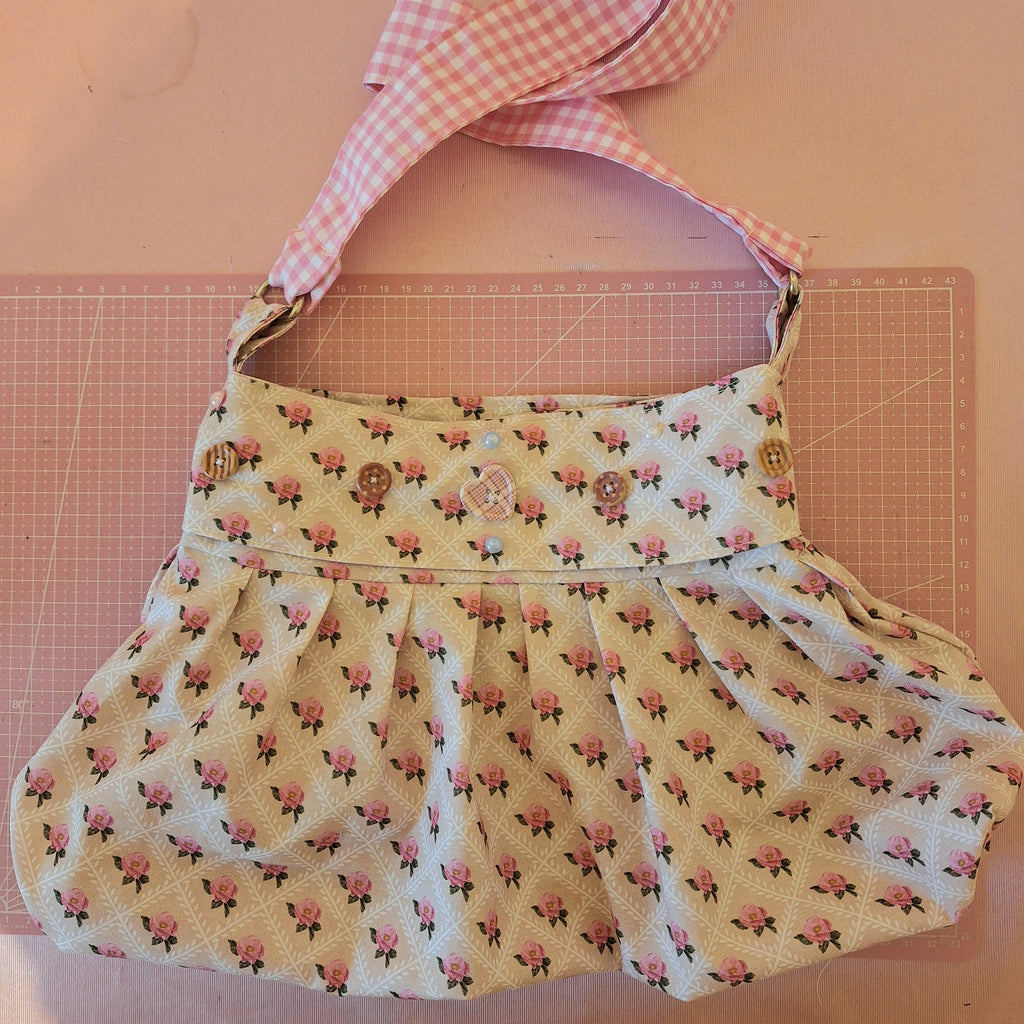 Bolso en forma de falda