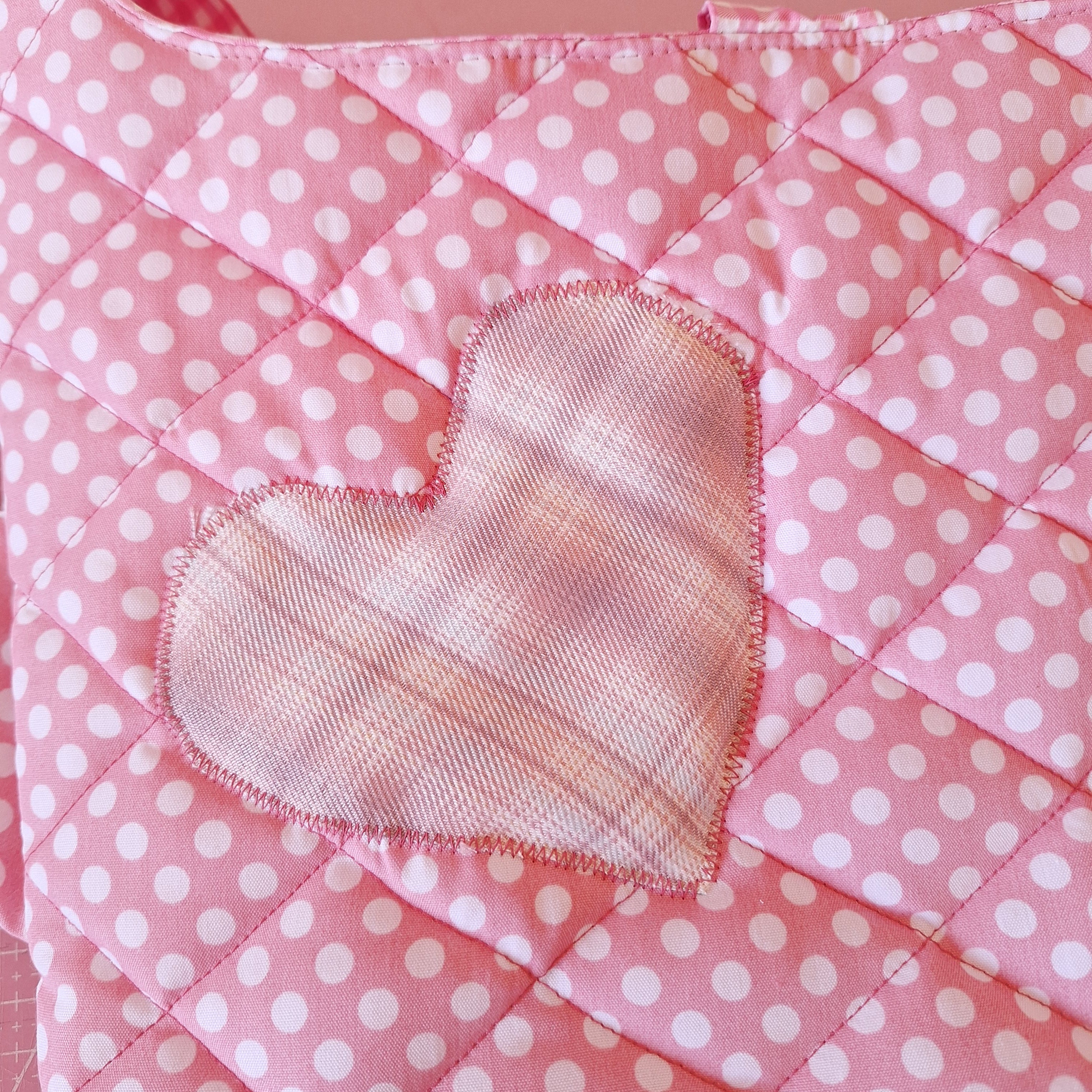Bolso de tiburón rosa